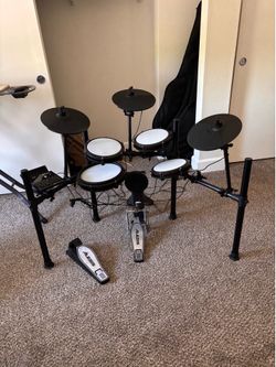 Electric drum kit - almost new!