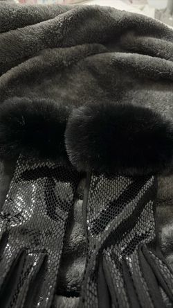 Black Gloves with Faux Fur Cuff