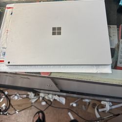 Microsoft Surface Book 2 13.5” Touch Laptop i5-7300U 8GB RAM 256GB SSD 3K Display Win10 Pro