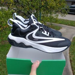 New Giannis Immortality 3 Men Size 9.5