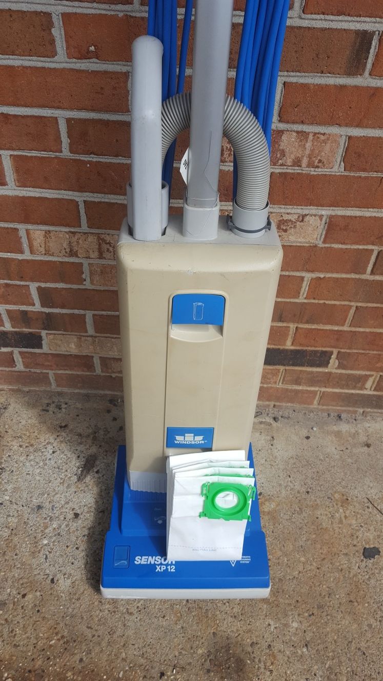 WINDSOR SENSOR XP12 COMMERCIAL UPRIGHT VACUUM