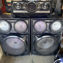 The Samsung MX-FS9000 is a high-powered mini component audio system