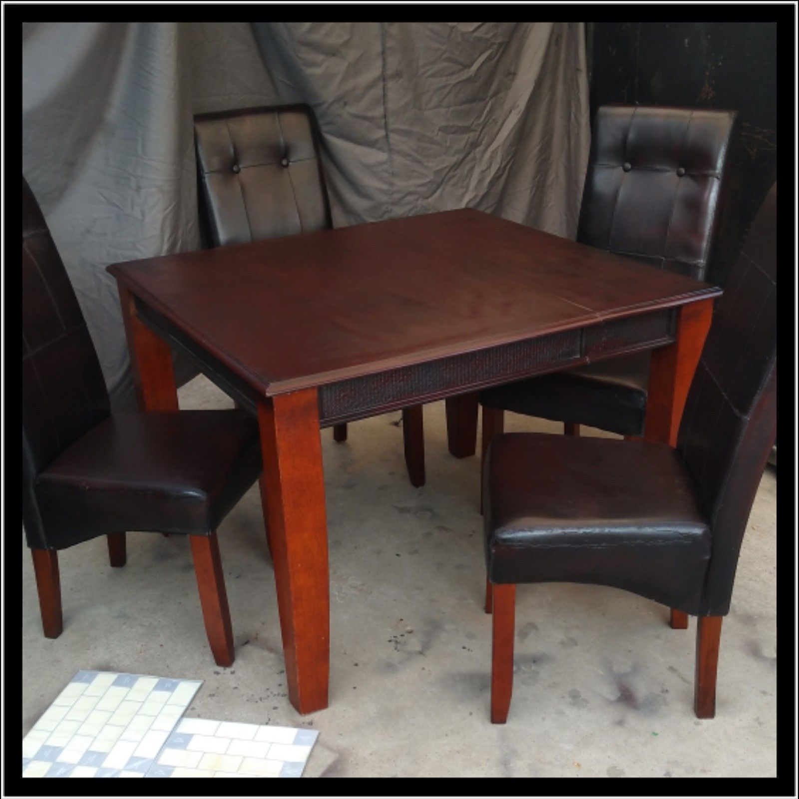 BEAUTIFUL 5 PIECE DINING SET -WOOD TABLE WITH 4 WOOD AND DARK BROWN FAUX LEATHER CHAIRS $80 OR BEST OFFER