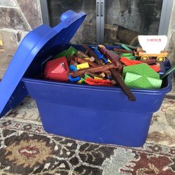 Huge Tote Full Of Lincoln Logs