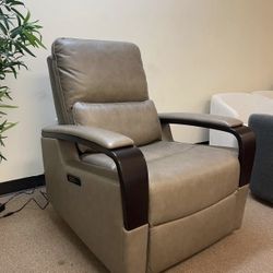🪑✨  Leather Power Recliner with Power Headrest ✨