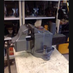 Prentiss 22 Vise / 6 Inch Jaws / Swivel Jaws / Swivel Base / Opens 10 Inches / 165 Pound / Made In USA Vice 