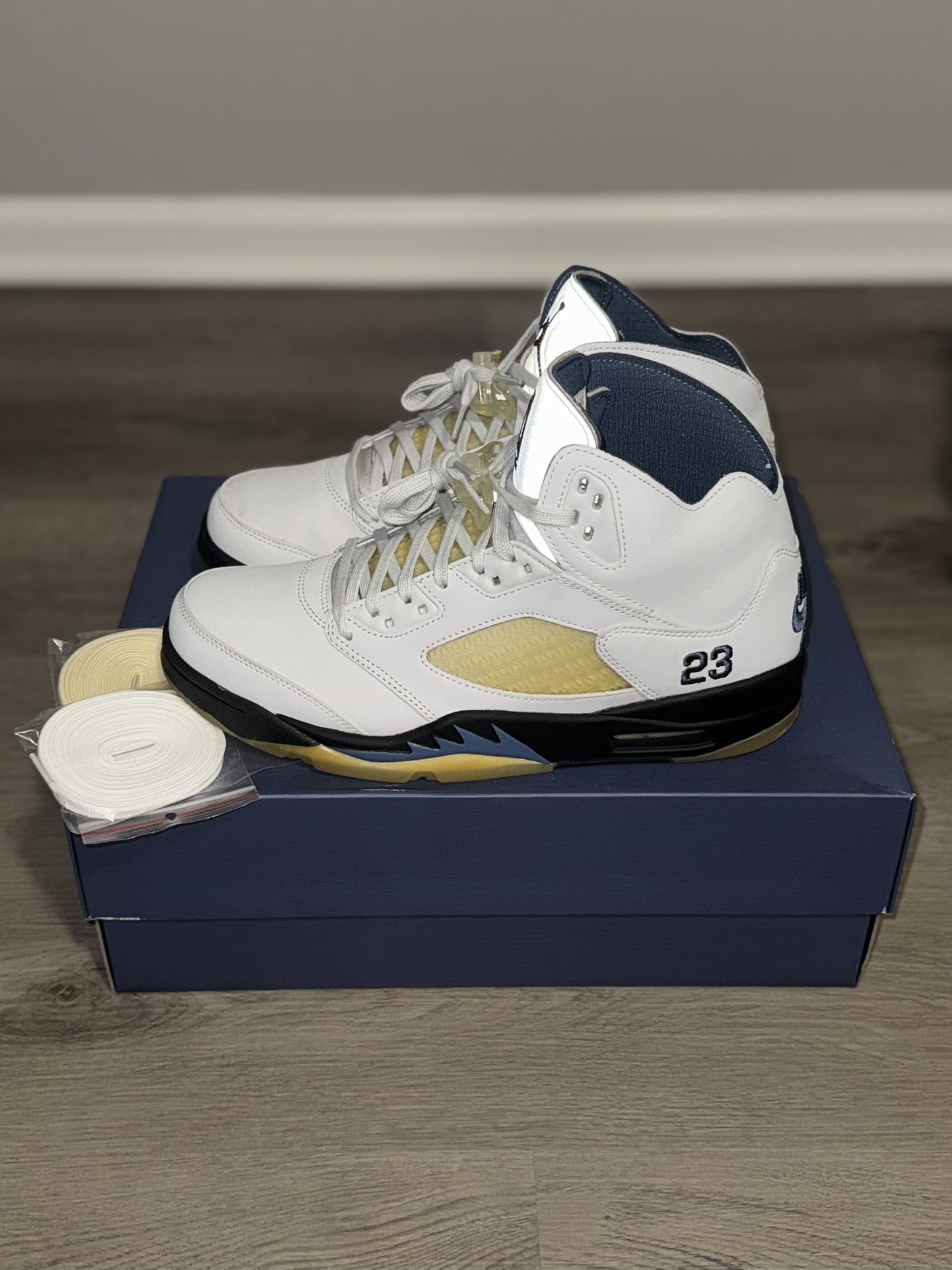 A MA MANIERE Jordan 5s Size 10.5 Men’s