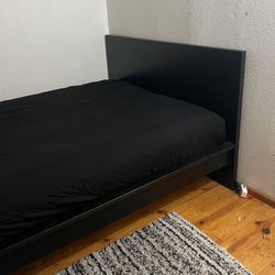 IKEA Full Bed Frame /full Mattress 