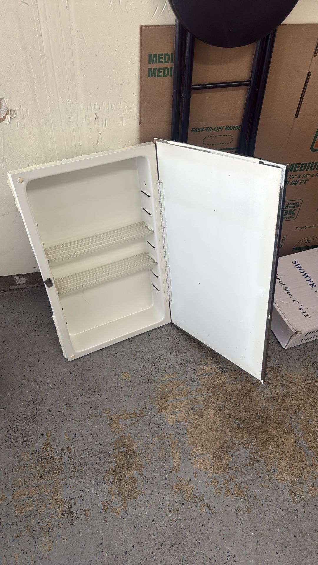 IN WALL MOUNTED MIRRIOR CABINET