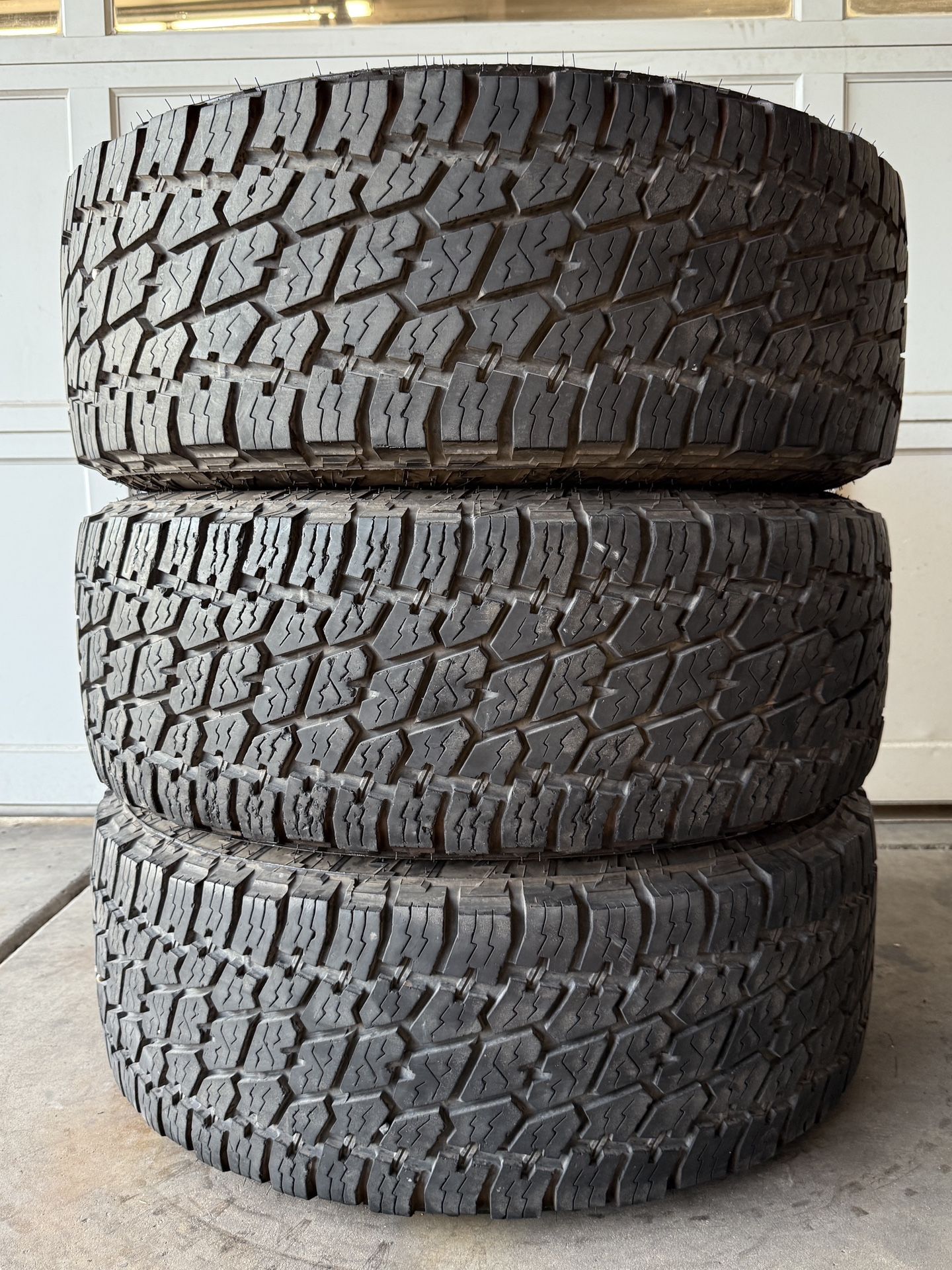 LT 285 65 18 Nitto