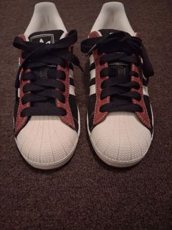 adidas Superstar size 9m/10w