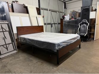 Queen bed $250