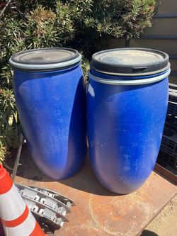 Plastic drum with lid 30 gallon