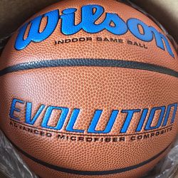 Brand New MENS Wilson Evolution Basketball