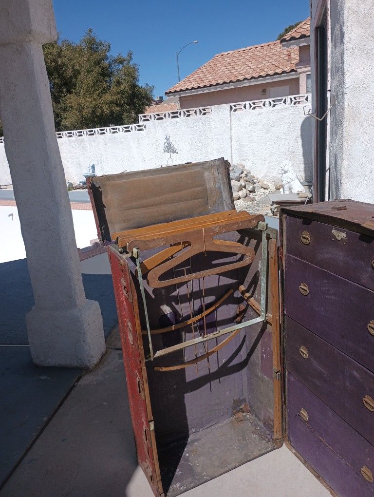 Antique Doll Chest no delivery