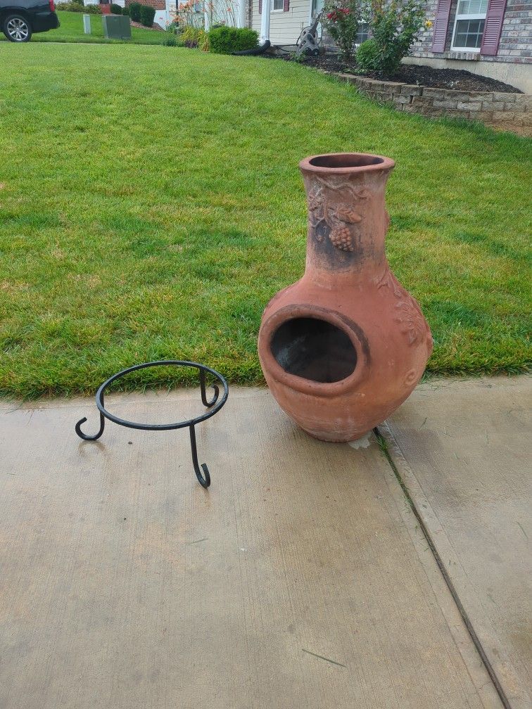 Chimnia Great Shape Comes With Stand ..fun For a Fire And Roasted Marshmallows....60.00