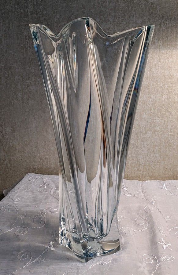 Mikasa Flair Pacific Wave 14-inch Vase Lead Crystal