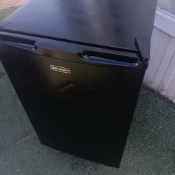 Mini Fridge 