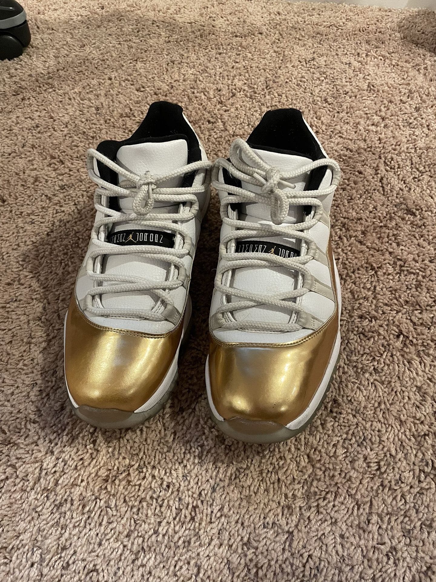 Jordan 11 Gold N White