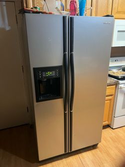 Samsung Fridge 25 cubic foot