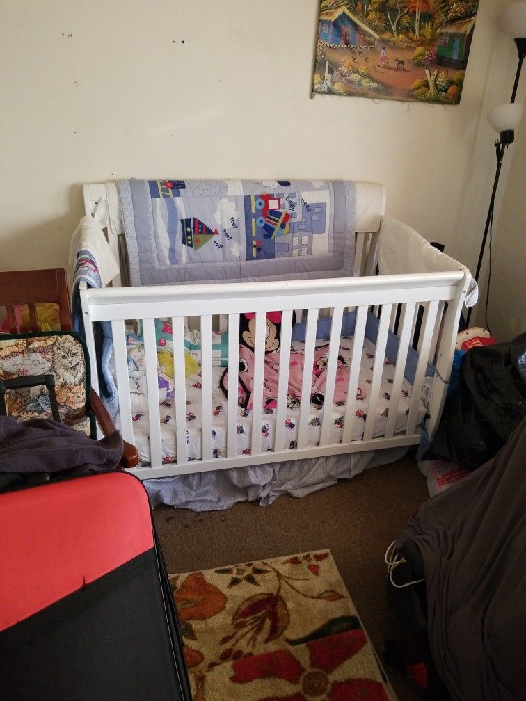 Solid Wood Baby Crib White for Sale in Passaic, NJ OfferUp