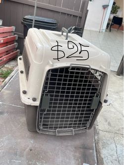 Good condition, pet carrier