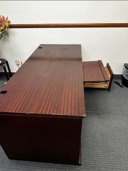 Brown Full Sized Receptionist Desk