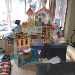 Little Girls Play House 