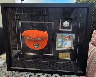 Hunter Mahan Autographed Hat And Ball