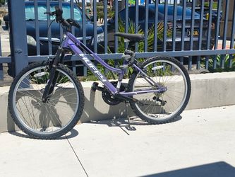 Purple Huffy 7 speed Mountain Bike 26 inch