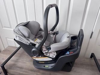 Uppababy Aria Car seat V2 2024 with base