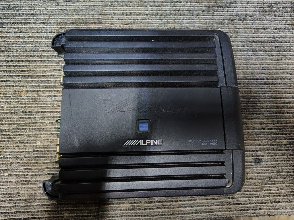 Alpine MRP-M500
Mono subwoofer amplifier — 500 watts RMS x 1 at 2 ohms