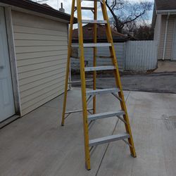 WERNER Extra Heavy Duty Fiberglass Ladder 