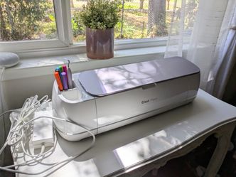 Cricut Maker Lilac 4 Mats, 5 Papers, New Pens