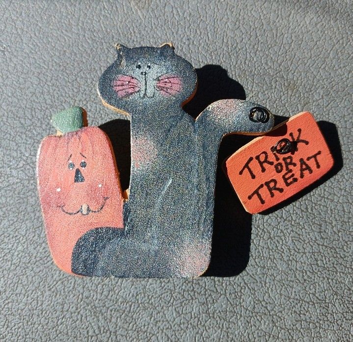 Wood Halloween Brooch VINTAGE