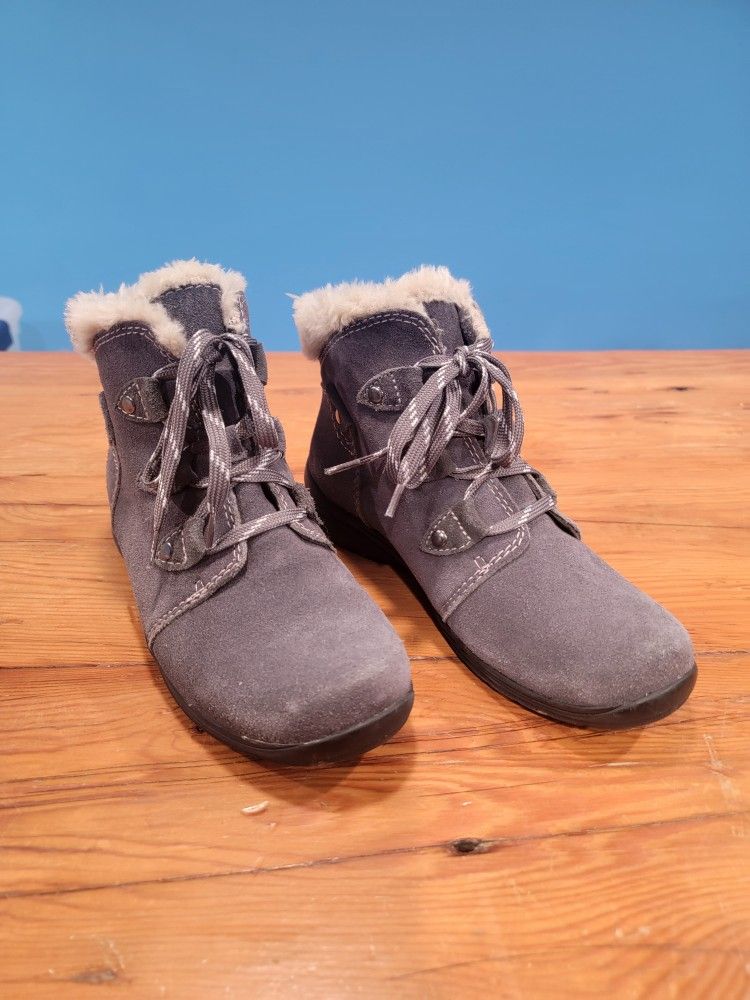 Earth Origins Cooper Ankle Boot Size 7W Grey Suede Leather