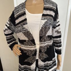 Sonoma Women’s Black & White Sweater Size XL