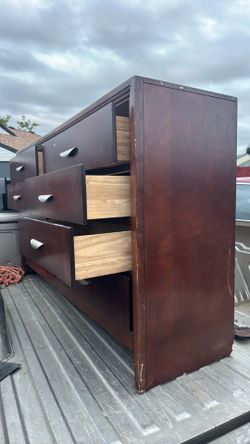 Chest of drawers
