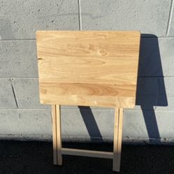 Dinner tray table