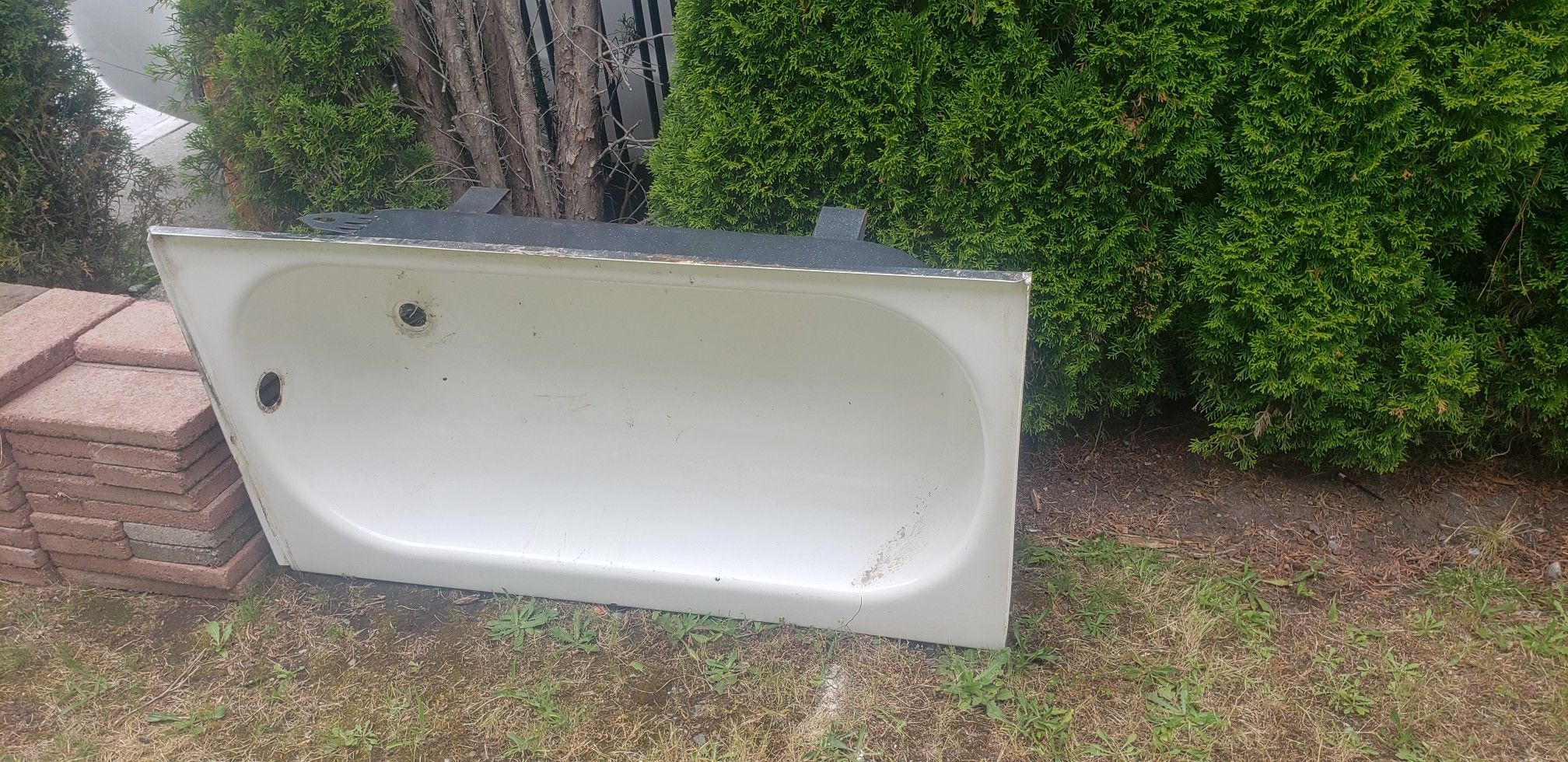 Free bathtub