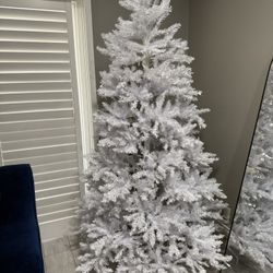 Artificial Christmas Tree 7.5 Feet