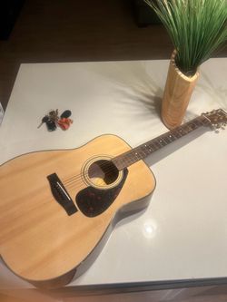Acoustic Guitar Yamaha F335