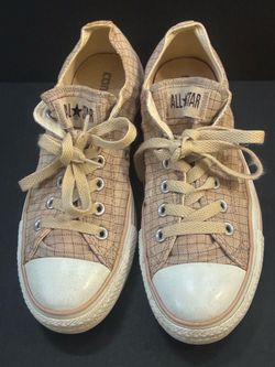 Converse all star Sneakers Men Size 7, Women size 9