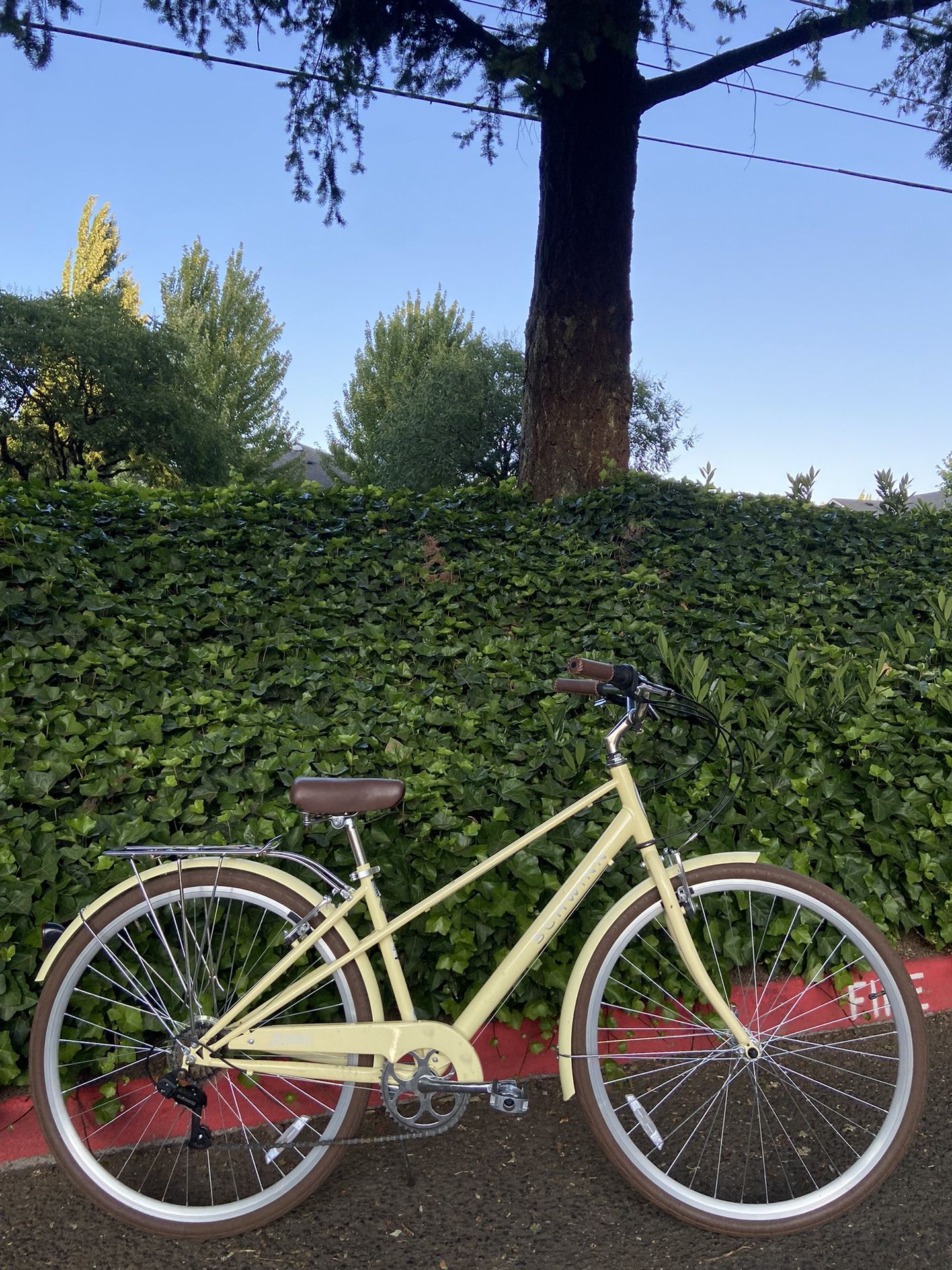 Schwinn Admiral Women’s Hybrid Bike – 700c Wheels – 7-Speed Bicycle