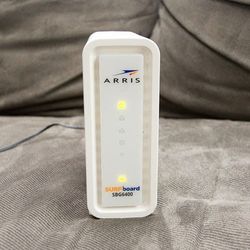 Arris Surfboard 8x4 DOCSIS 3.0 Cable Modem / WiFi Router combo

