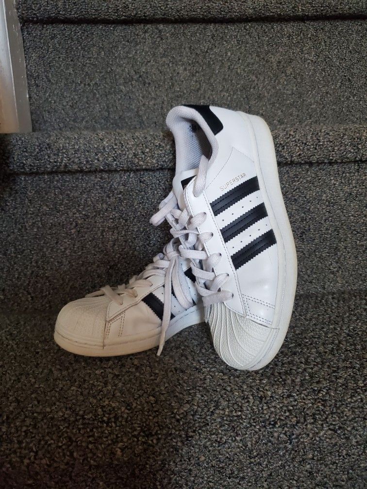 WOMENS ADIDAS SUPERSTAR BLACK & WHITE SHELL TOES!