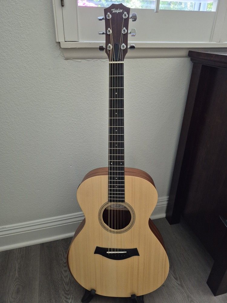 Taylor Academy 12e Guitar With Gig Bag