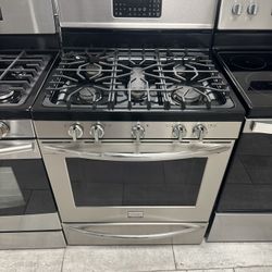Frigidaire 30 Inch Gas Stove Five Burners With Convection Oven Stainless Steel 