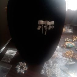 Vintage Jj Seamstress Brooch