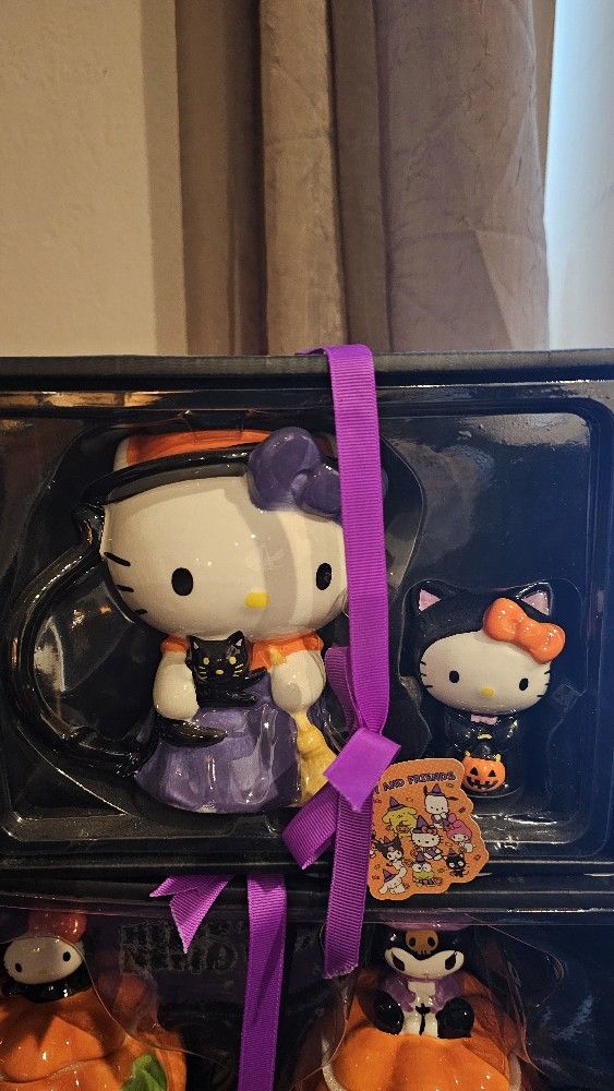 Halloween Hello Kitty Mug And Small Ceramic Decor